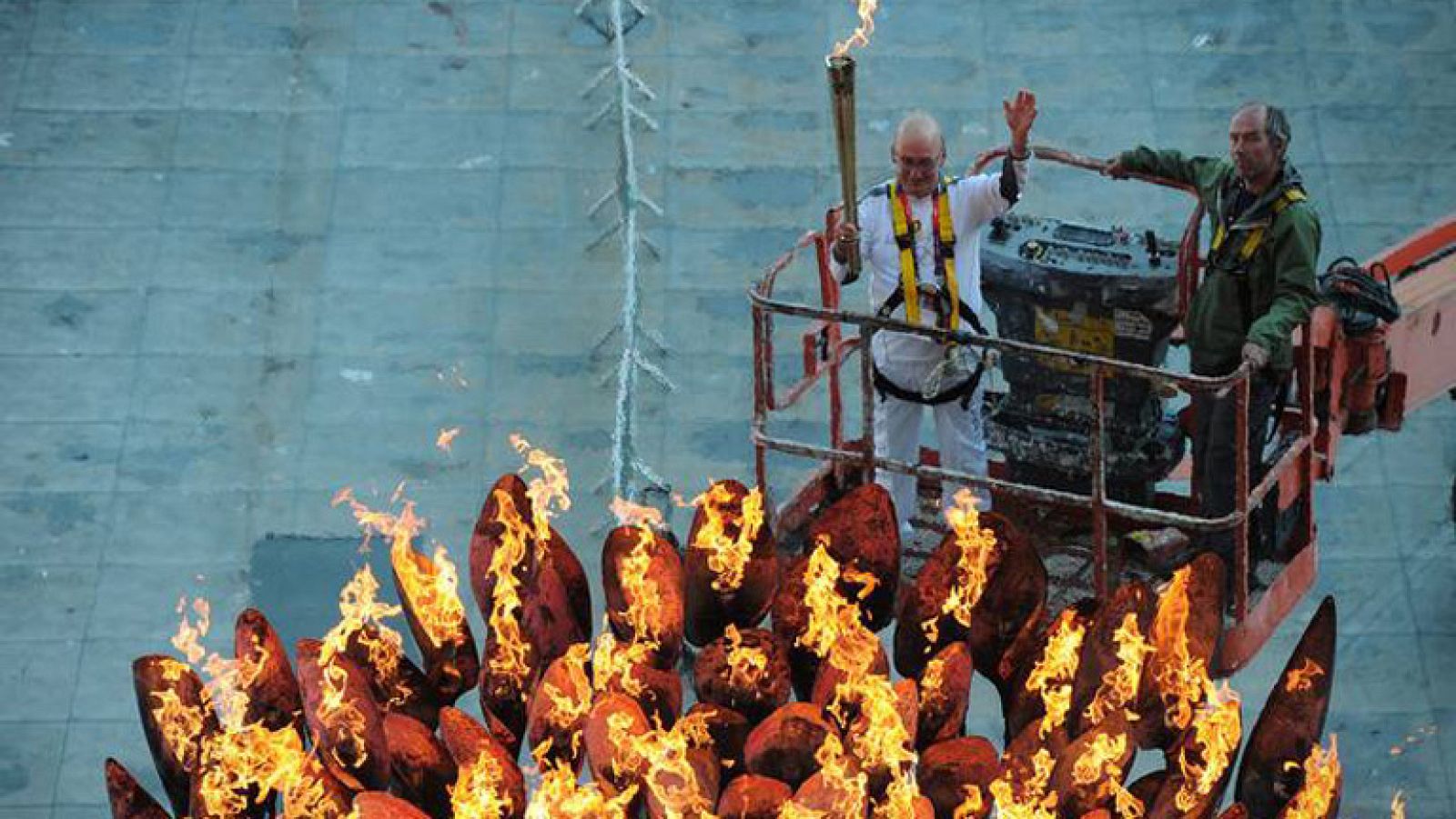 La llama olímpica no se ve fuera del estadio | Ver