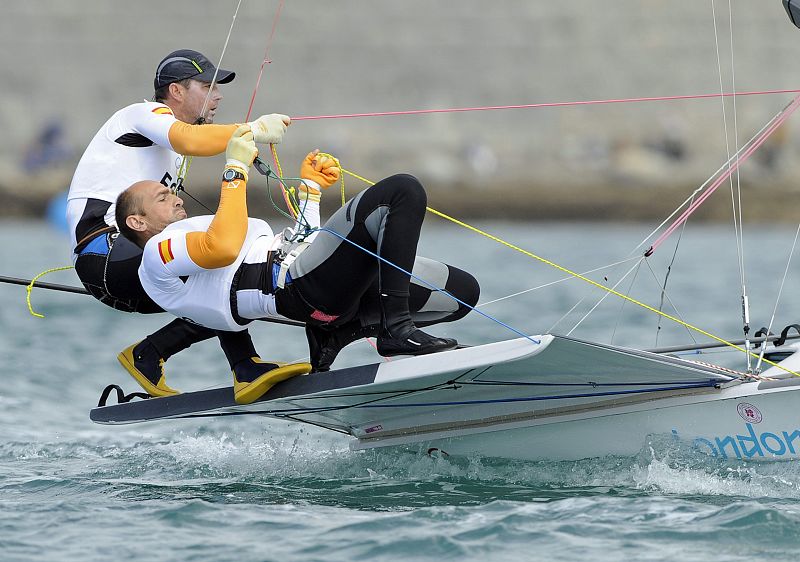 Iker y Xabi debutan en vela con la misma suerte desigual que el resto de la vela
