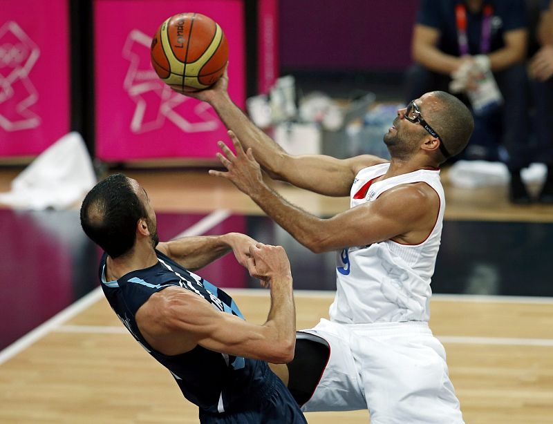 Parker comanda la victoria francesa ante una Argentina negada en los triples (71-64)