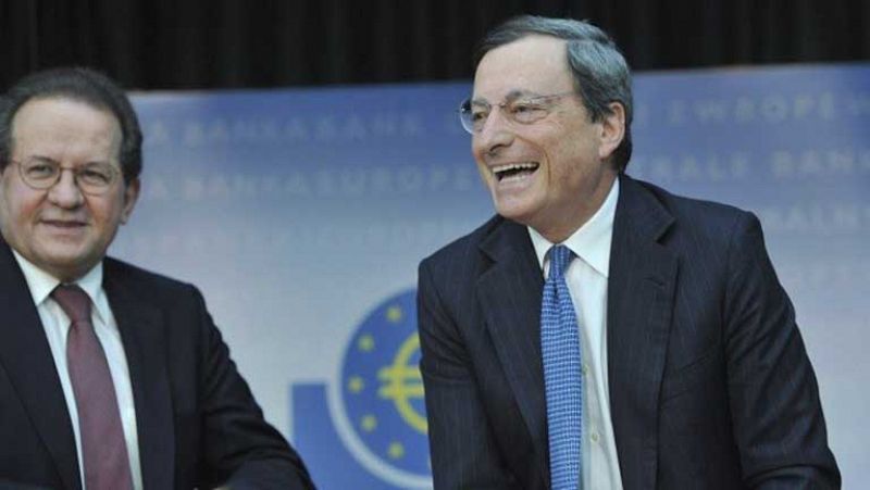 Draghi dice que el "euro es irreversible" y prepara "medidas no convencionales" sin concretar