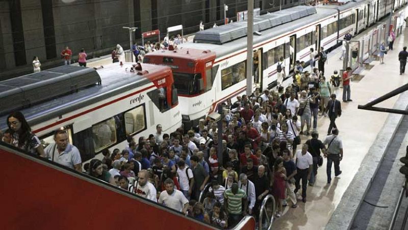 Falta de incidentes y servicios mínimos protagonizan la huelga de ferrocarril