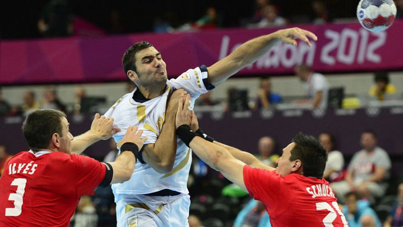 La selección española de balonmano asegura el pase a cuartos tras golear a Hungría