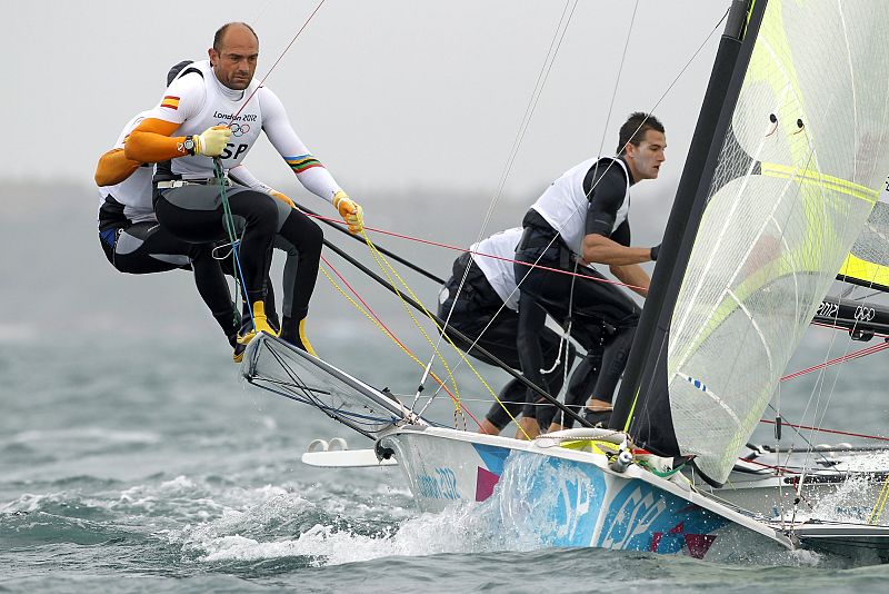 El 49er de Iker Fernández y Xabi Fernández, duodécimo a falta de dos mangas para el corte