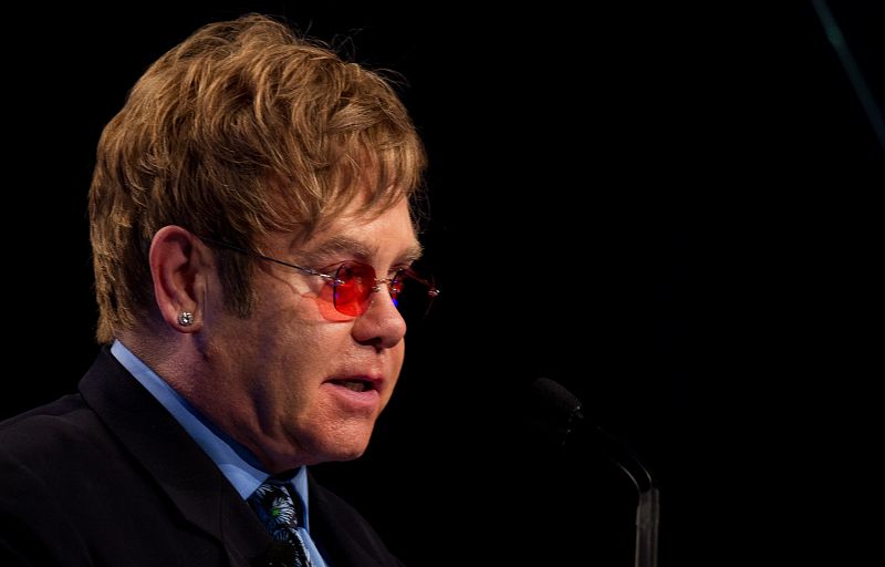 Elton John arremete contra Madonna: "Su carrera está acabada, parece una stripper"