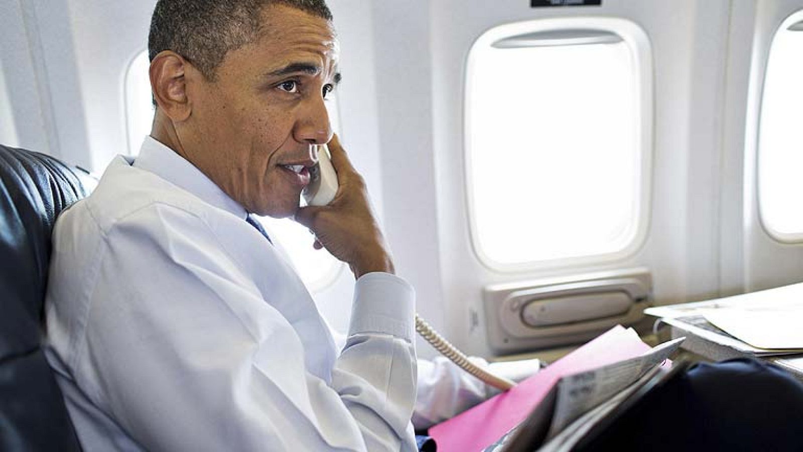 Obama llama a Rajoy para hablar sobre la crisis del euro y en España - La tarde en 24h | Ver