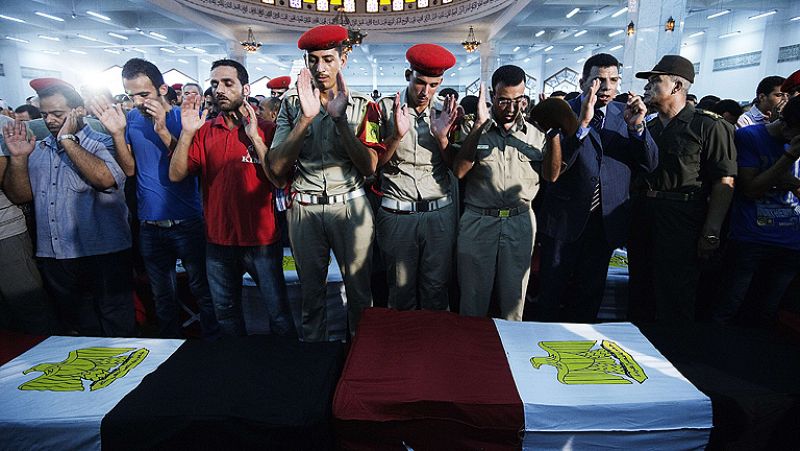 Morsi cambia al jefe de los servicios secretos mientras el Ejército ataca enclaves del Sinaí