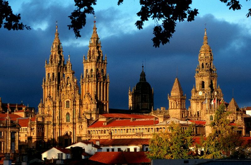 Una torre de la catedral de Santiago tiene una inclinación de 40 centímetros