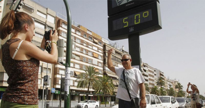 La ola de calor dispara la tempertura y deja desiertas varias ciudades de España
