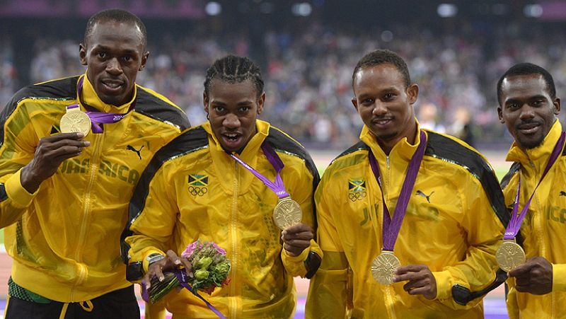 Bolt y Blake le dan alas al equipo jamaicano de 4x100 con récord mundial de oro