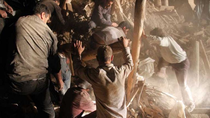 Finaliza la búsqueda de las víctimas de los seísmos en Irán, con más de 220 muertos