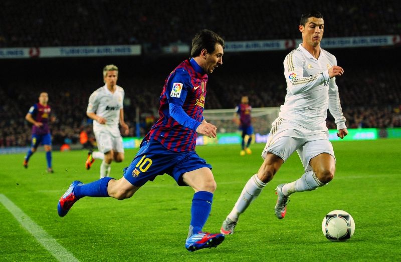Tú pones en juego el balón de la Supercopa. ¡Participa y lleva el balón en el Bernabéu o en el Camp Nou!