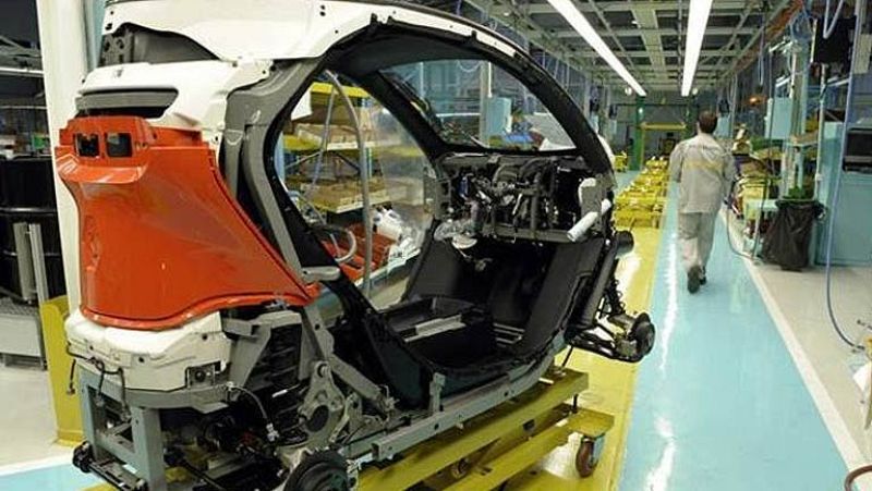 La facturación del sector servicios cayó un 5,2% en junio, y la de la industria un 6,7%