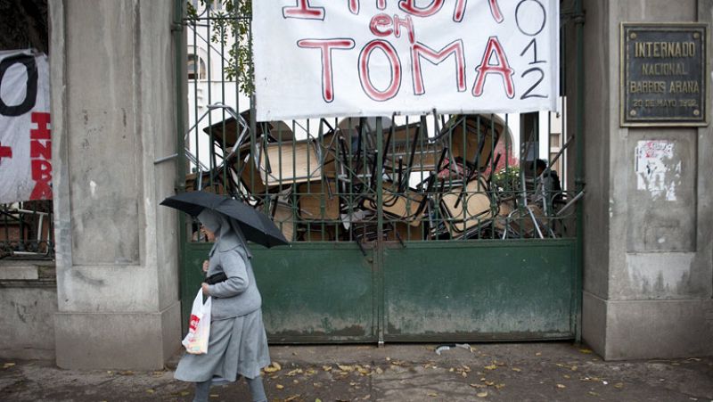 Más de un centenar de detenidos en Chile en el desalojo de institutos ocupados por estudiantes