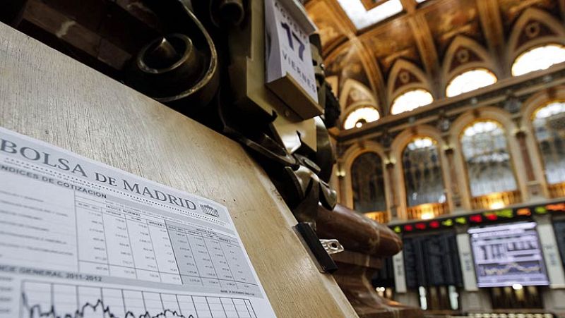 La Bolsa española cierra la semana al alza con la prima de riesgo por debajo de los 500 puntos