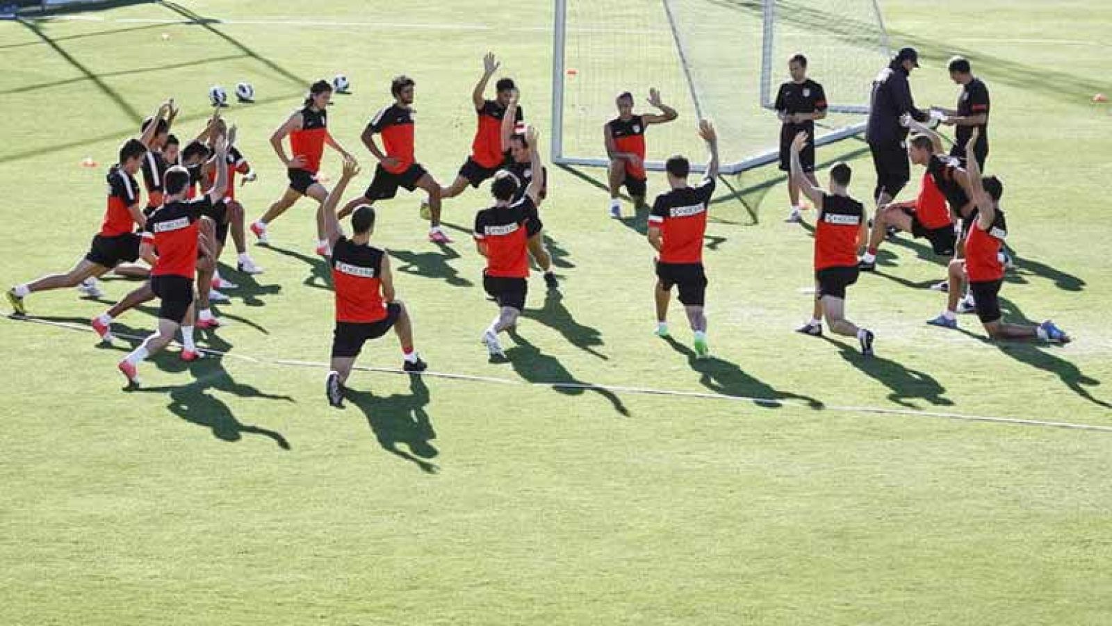 Vuelve la Liga y hay muchas ganas ya de ver otra vez el balón en marcha. Pero este año los horarios que conocemos ya para las dos primeras jornadas han levantado muchas ampollas. El partido de las once de la noche no le gusta a nadie, ni a los jugado