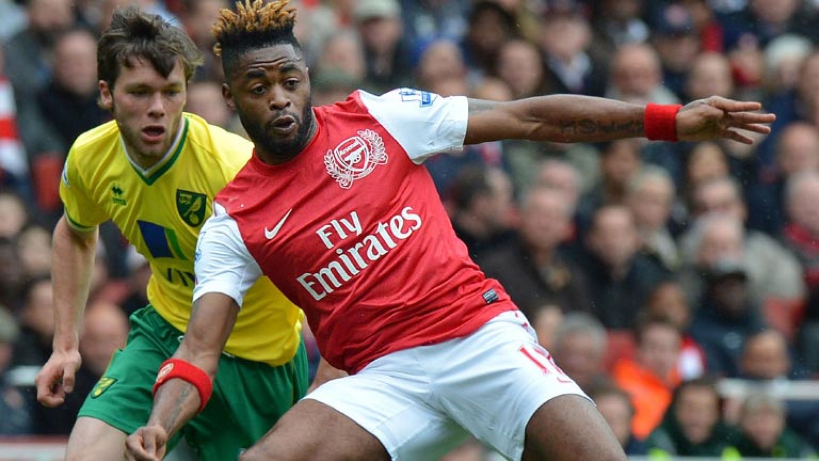 El FC Barcelona ha llegado a un acuerdo con el Arsenal para la contratación del camerunés Alex Song, que será presentado el lunes. Antes su nuevo equipo debuta en Liga contra la Real Sociedad.