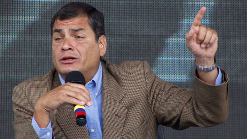 Correa: Es "grosera e intolerable" la "amenaza" de Reino Unido de irrumpir en la embajada