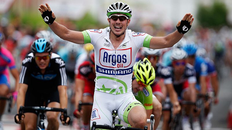 Degenkolb impone su ley en la primera llegada al sprint de la Vuelta