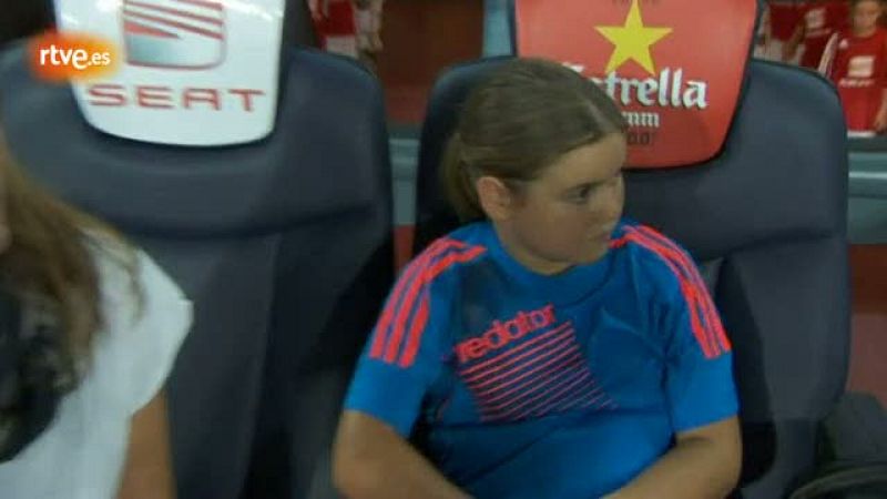Claudia, de 8 años, llevará el balón de la Supercopa en el Camp Nou