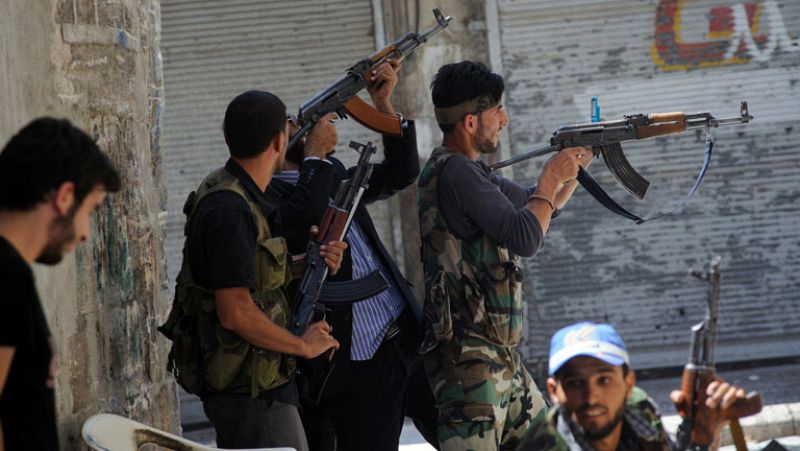 La oposición siria denuncia nuevos bombardeos y ejecuciones cerca de Damasco
