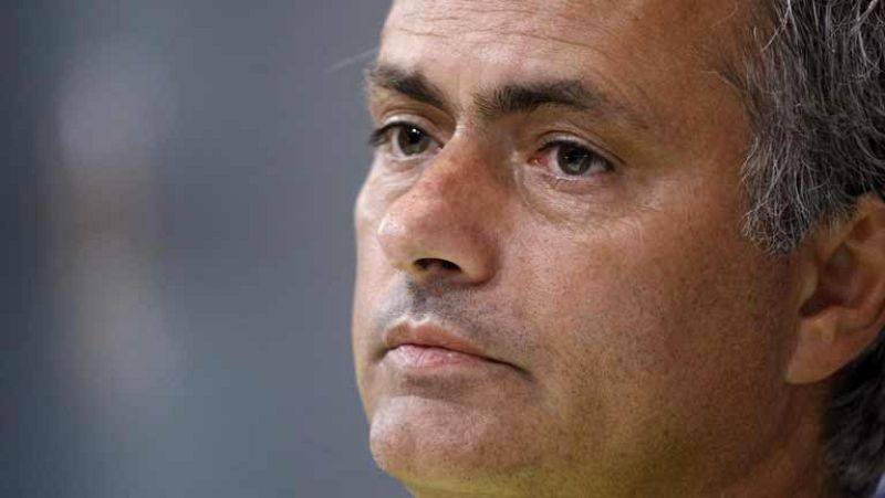 Mourinho: "El primer gol del BarMourinho: "El primer gol del Barça es un error del juez de línea"