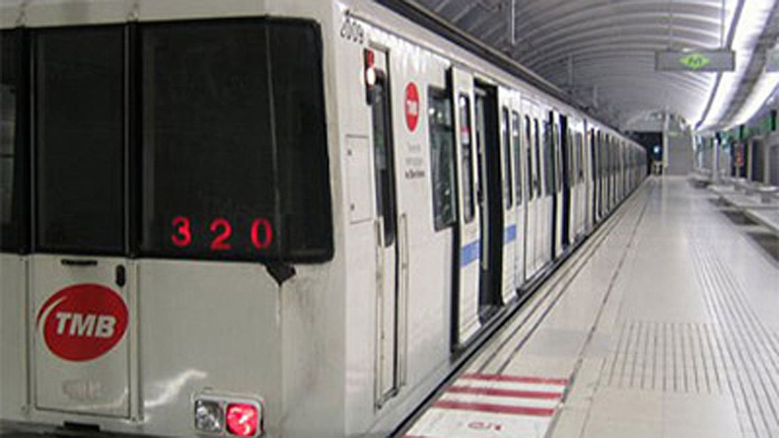 La Generalitat catalana ha esgrimido que los clubes deberían pagar los horarios especiales que presta el Metro por los horarios de los partidos.