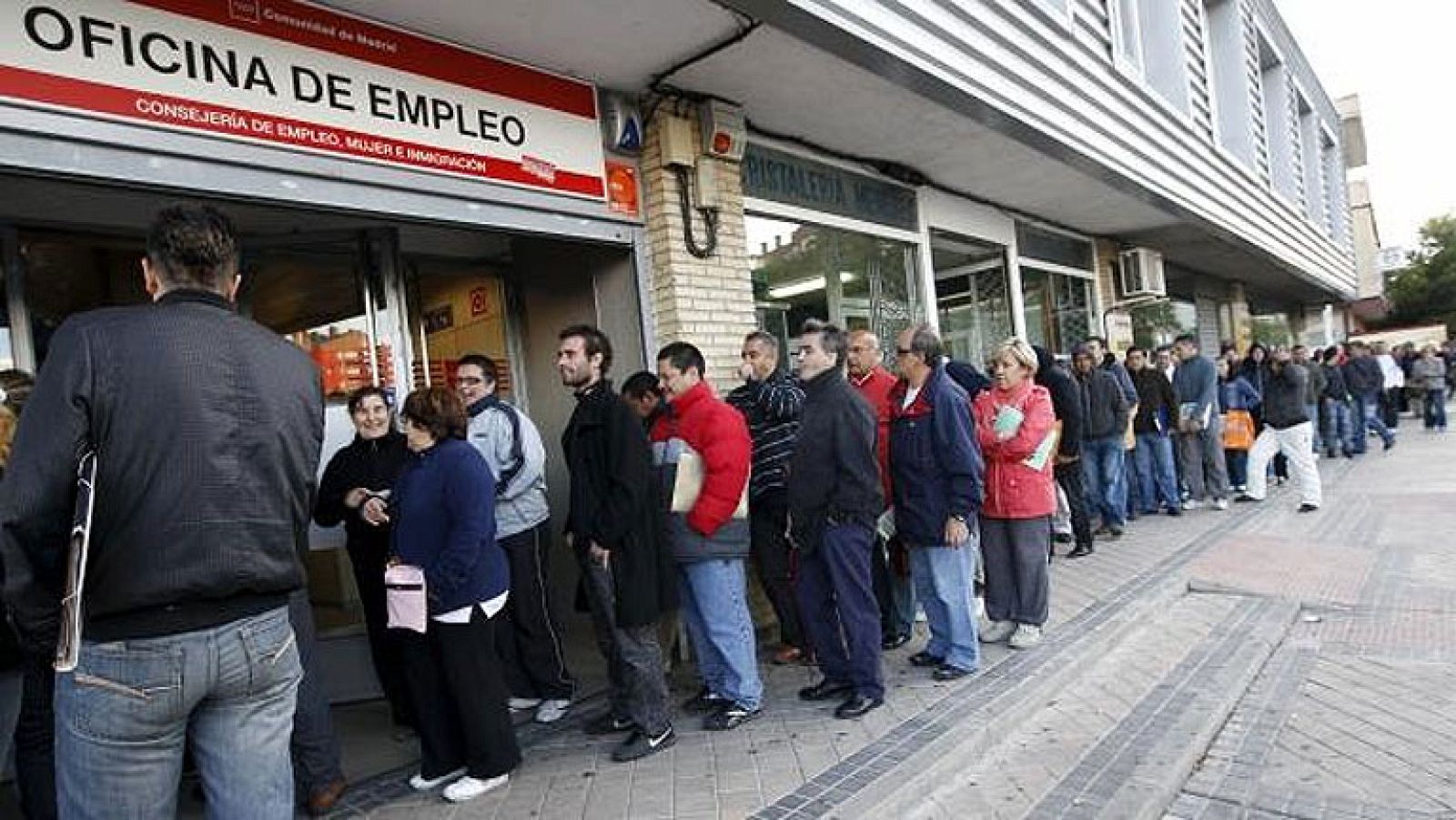 Buscar empleo durante 30 días, requisito para cobrar la ayuda de 400 euros - Informativo 24h | Ver