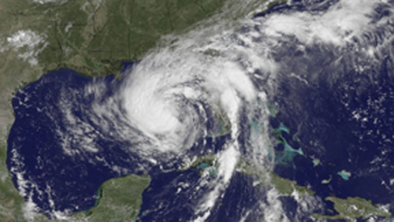 'Isaac' deja Florida y podría convertirse en huracán en Nueva Orleans en el aniversario del Katrina