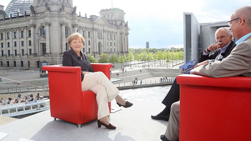 Merkel pide "medir bien las palabras" al abordar la crisis del euro y de Grecia