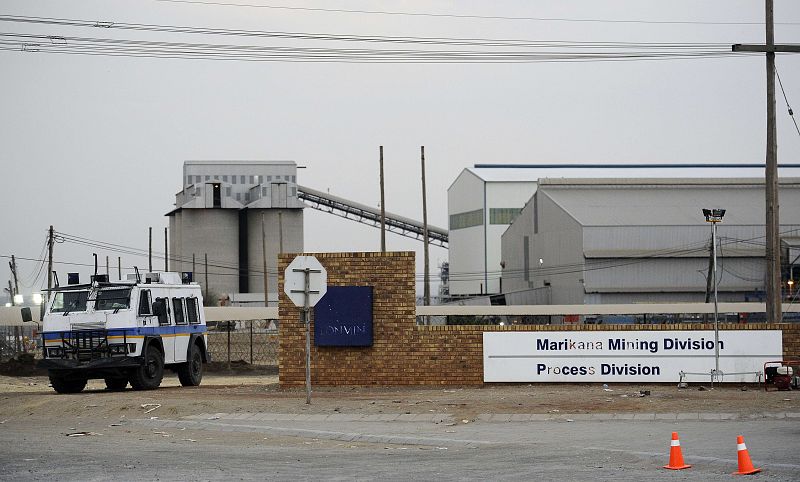 Continúa la huelga en la mina de platino de Sudáfrica donde se produjo la masacre