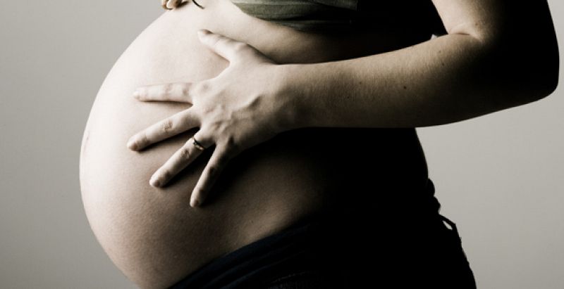 El metabolismo de la madre y no la anchura de caderas limita la duración del embarazo