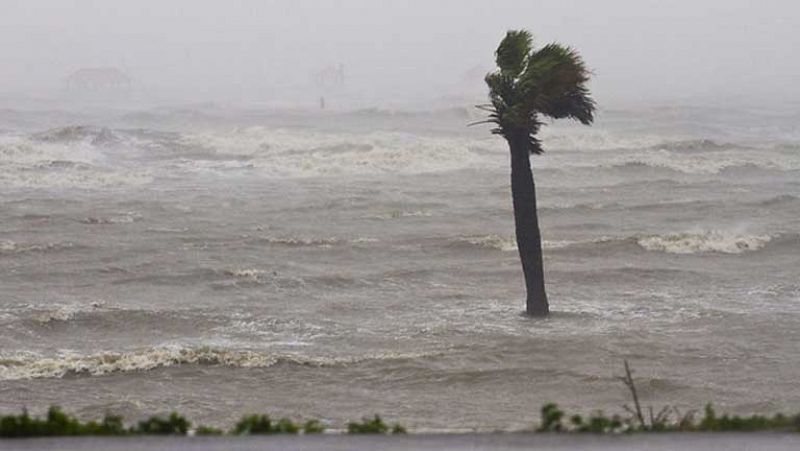 "Isaac" provoca la evacuación de 60.000 personas por la posible ruptura de una presa en Luisiana