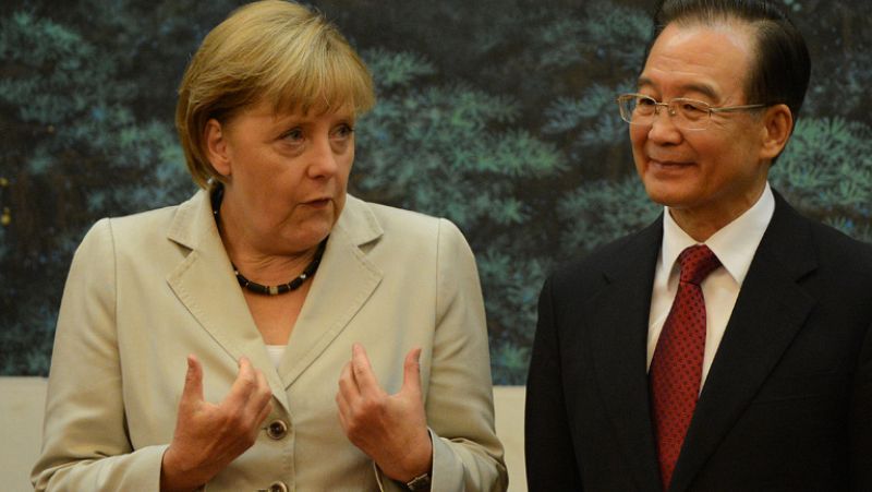 Merkel trata de calmar la inquietud china sobre la crisis de la eurozona