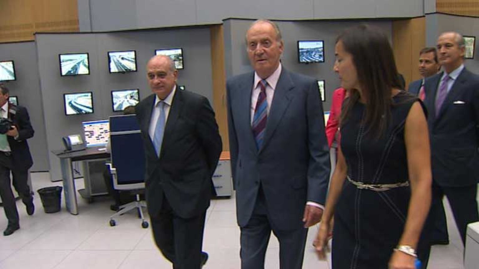 El rey visita las instalaciones de la Dirección General de Tráfico de Madrid