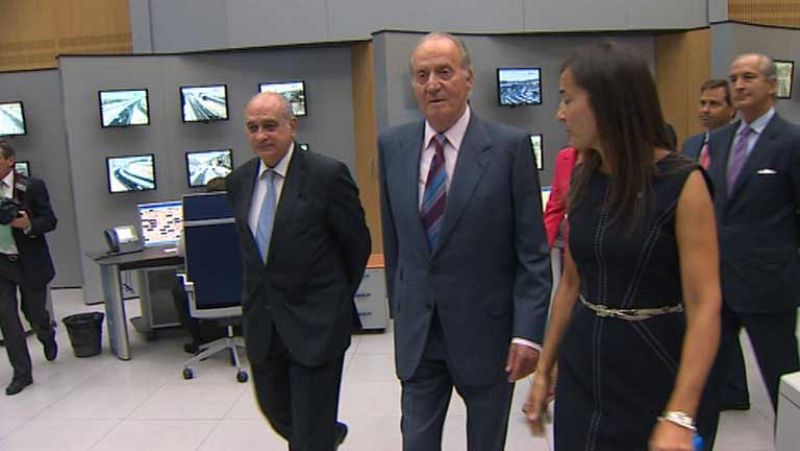 El rey a las unidades de la DGT: "Que nos vigiléis bien a todos"