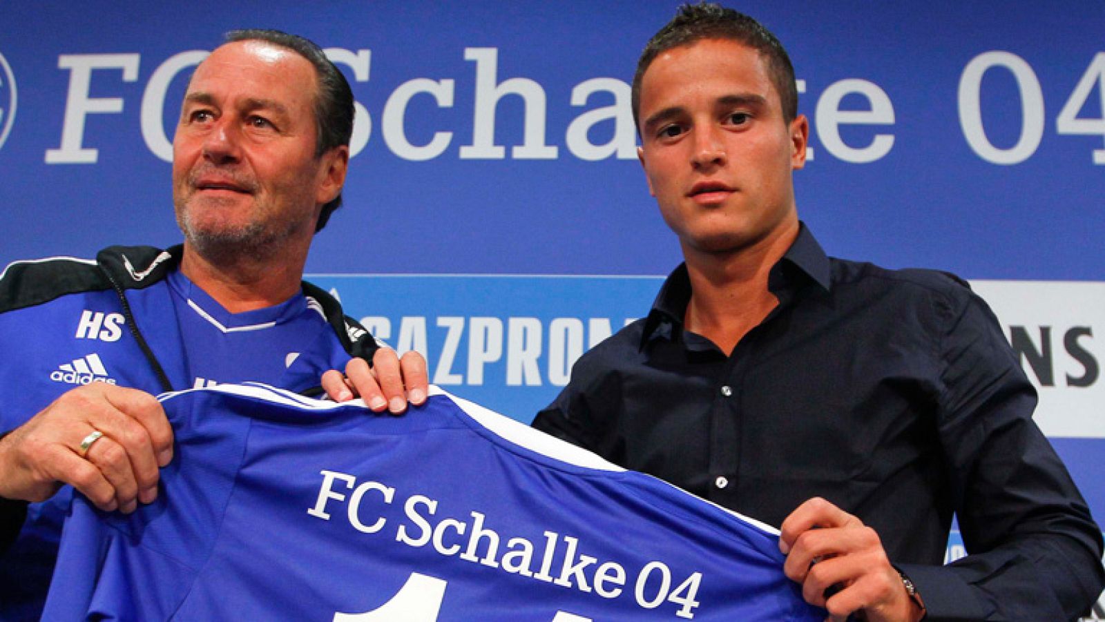 El Barça ha hecho oficial la cesión por un año del holandés Ibrahim Afellay al Schalke 04. El Mallorca acaba de fichar a un ex del Barça, al mexicano Giovani Dos Santos por cuatro temporadas. Álvaro Vázquez cambia el Espanyol por el Getafe y el Mála