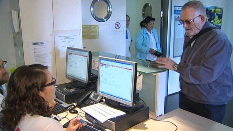 Sanidad retira la tarjeta sanitaria a inmigrantes irregulares e impone el pago de algunos fármacos