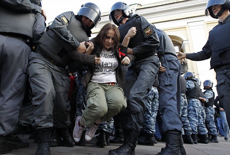 La policía rusa detiene a 40 opositores que intentaban manifestarse pacíficamente
