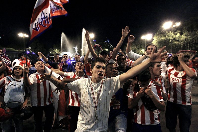 Un millar de atléticos celebran la Supercopa en Neptuno