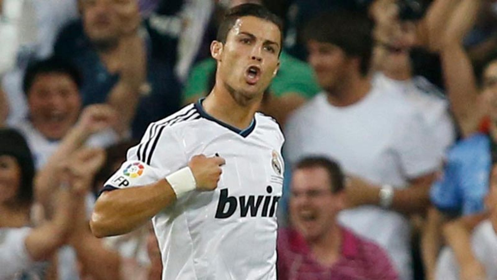 El Real Madrid quiere aprovechar el efecto Supercopa ante el Granada para lograr su primera victoria en Liga. Está  a cinco puntos del Barça y no puede perdonar más. Cristiano apunta al once. Buen partido también para los refuerzos Essien y Modric.