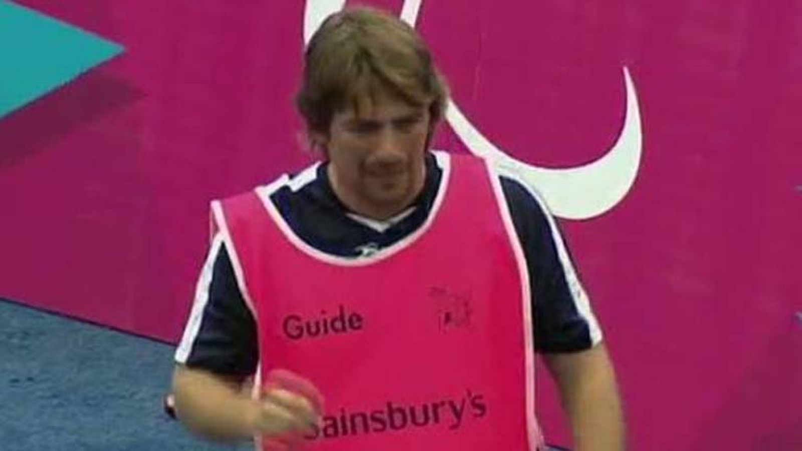 La selección española de fútbol sala para ciegos ha conseguido su primera victoria en el torneo de los Juegos Paralímpicos de Londres al derrotar por 2-0 a Irán, bajo el liderazgo de su estrella, Antonio Martín Gaitán.