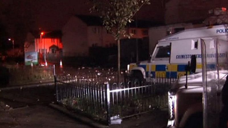 Quince heridos en la segunda noche de enfrentamientos entre unionistas y republicanos en Belfast