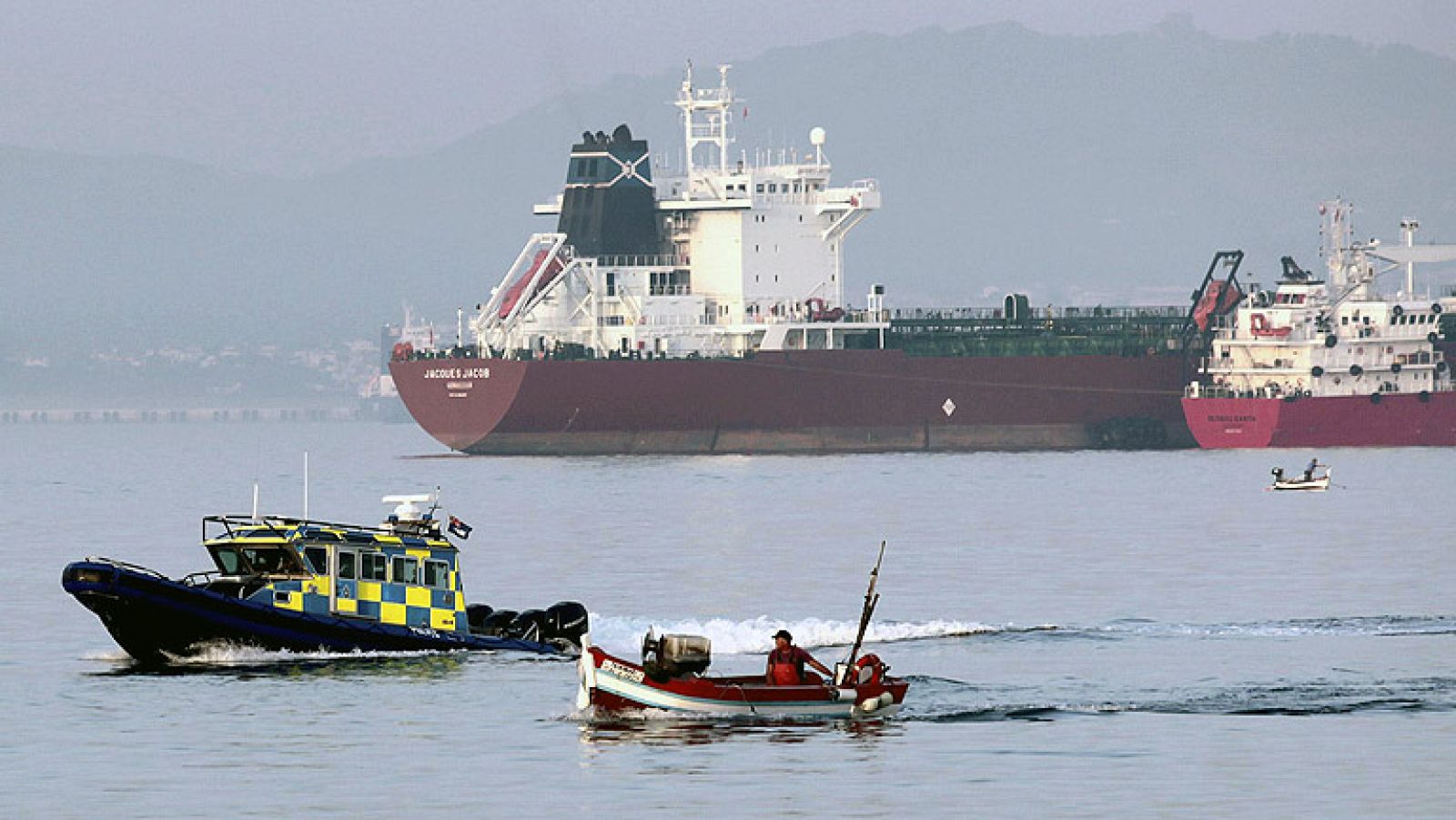 La Policía de Gibraltar hostiga a tres pesqueros de Algeciras
