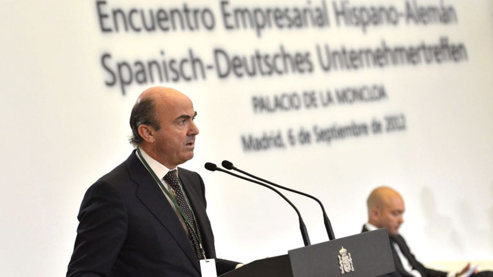 De Guindos defiende que España sigue la senda de las reformas de Alemania