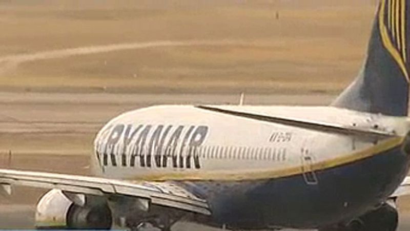 Un avión de Ryanair que iba a Canarias regresa a Barajas por problemas técnicos