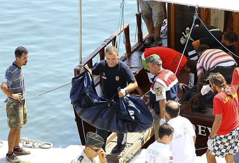 Ascienden a 61 los muertos al hundirse un barco con emigrantes en Turquía