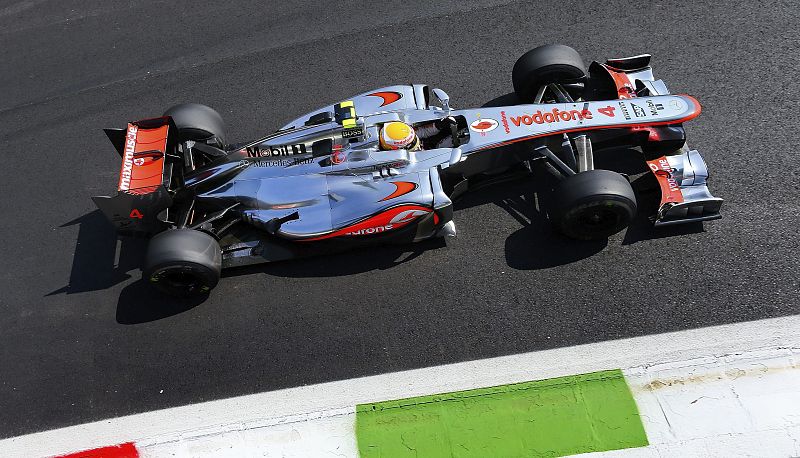 Hamilton termina como el más rápido en los libres, con Alonso tercero