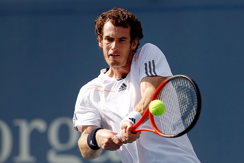 Murray vence a Berdych y espera rival tras el tornado