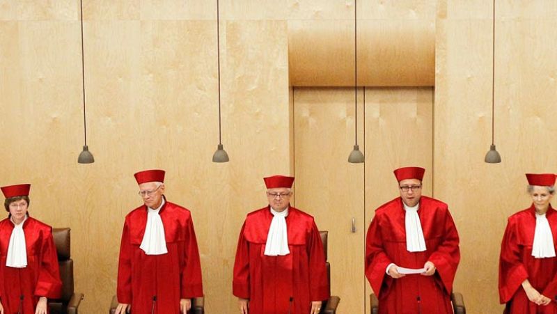 Europa, pendiente del Constitucional alemán en un "supermiércoles" clave para la crisis de deuda