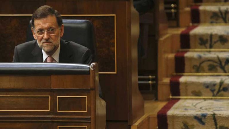 Rajoy no aclara si pedirá el rescate y Rubalcaba le pide que las condiciones se voten en el Congreso